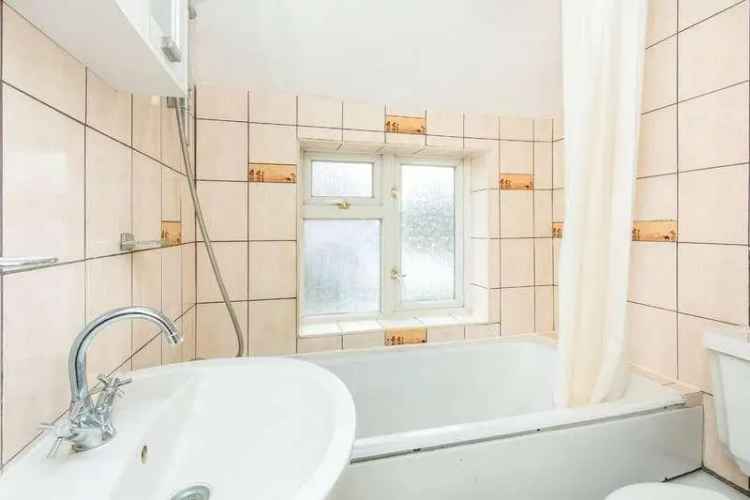 3 Bed Detached House For Sale in Basingstoke