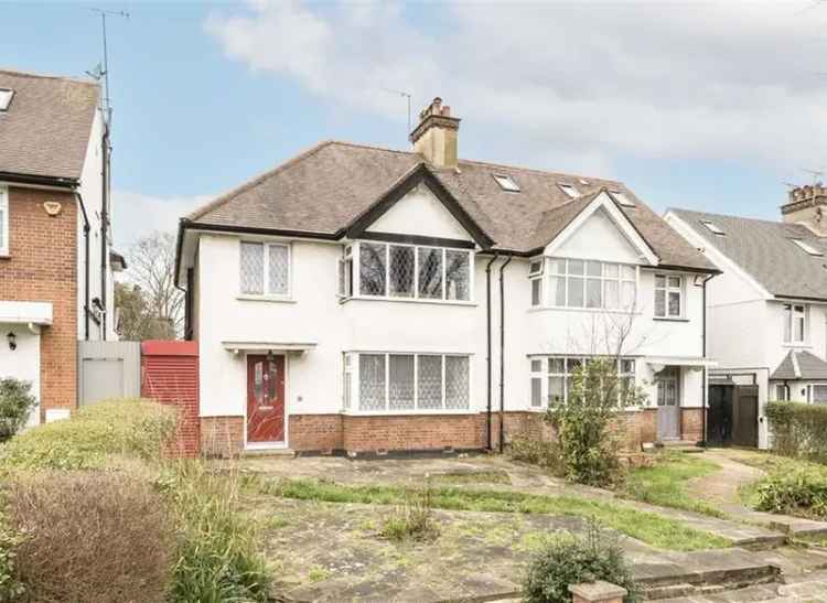 House For Sale in Greenfield Gardens, London, England