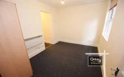 1 Bed Flat Southampton Near Shirley High Street and Train Station
