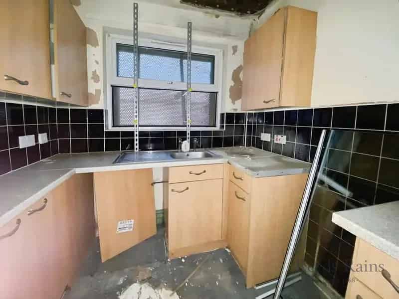 2 Bedroom Mid Terrace House Requiring Renovation