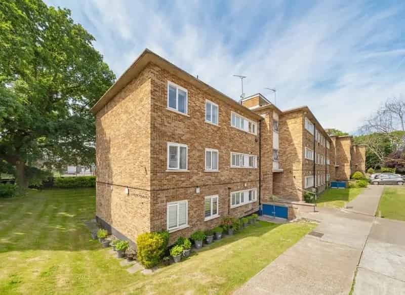 Two Double Bedroom Flat Near Hendon Golf Course