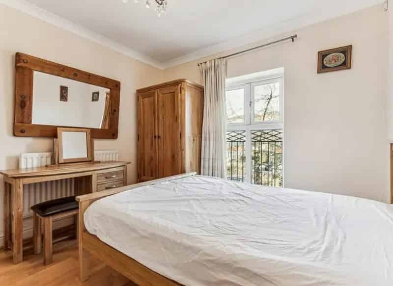 Barnes Waterside One Bedroom Flat