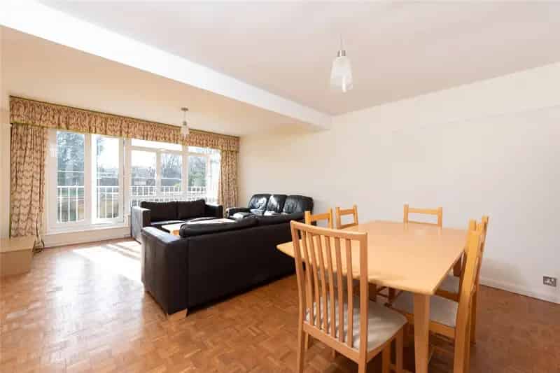 3 Bedroom Flat SW15 - 1111 sq ft - Furnished