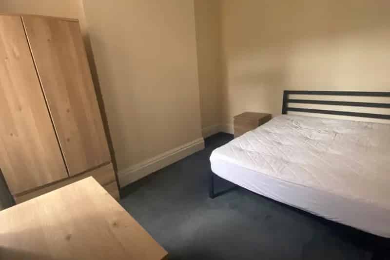 Five Bedroom Furnished House Abington