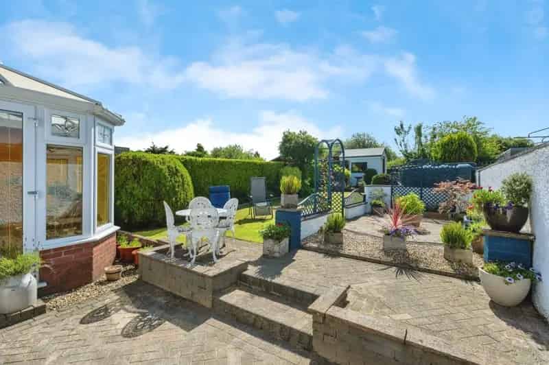 3 Bedroom Semi Detached House Gorslas