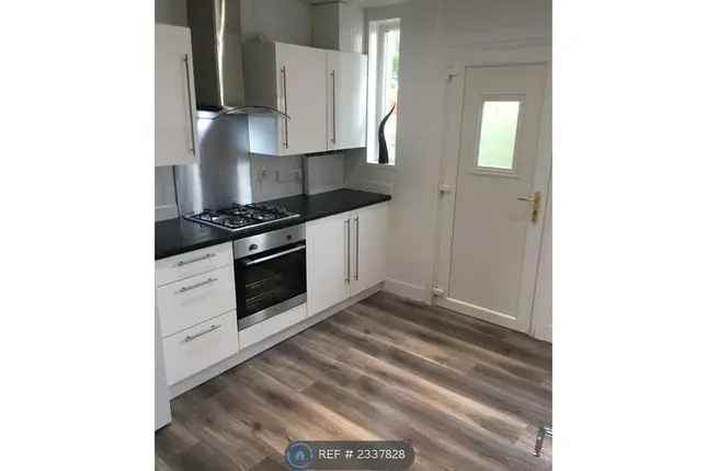 Flat for Rent in Sandyhills Glasgow G32