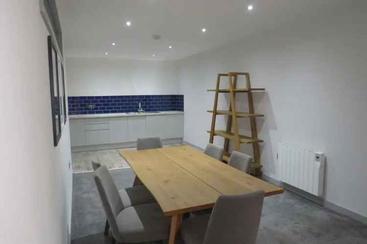 Furnished Doncaster Apartment Near Railway Station