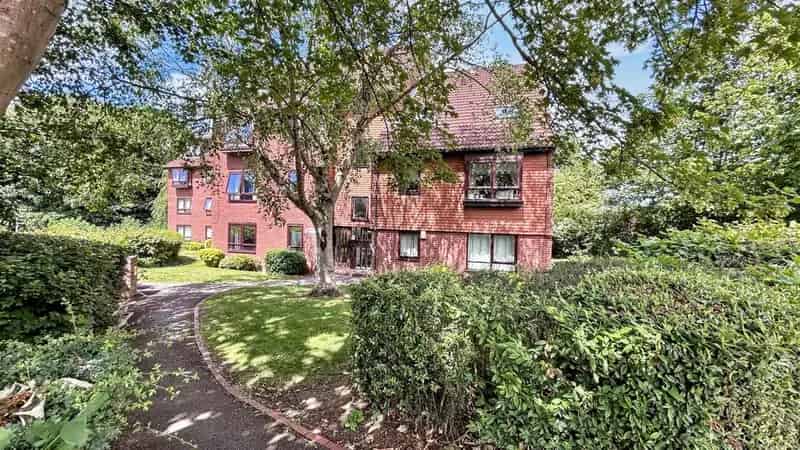 One Bedroom Flat for Sale near Kings Norton Green