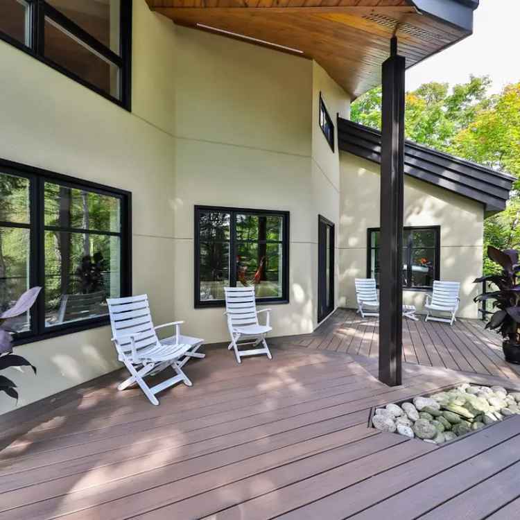 Lakeside Home in Lanaudiere Three Bedrooms Private Dock