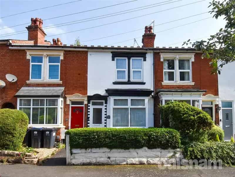 2 Bedroom Terraced House for Sale - No Onward Chain
