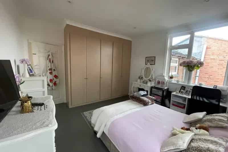 Investment Property: 3-Apartment Potential, High Rental Income