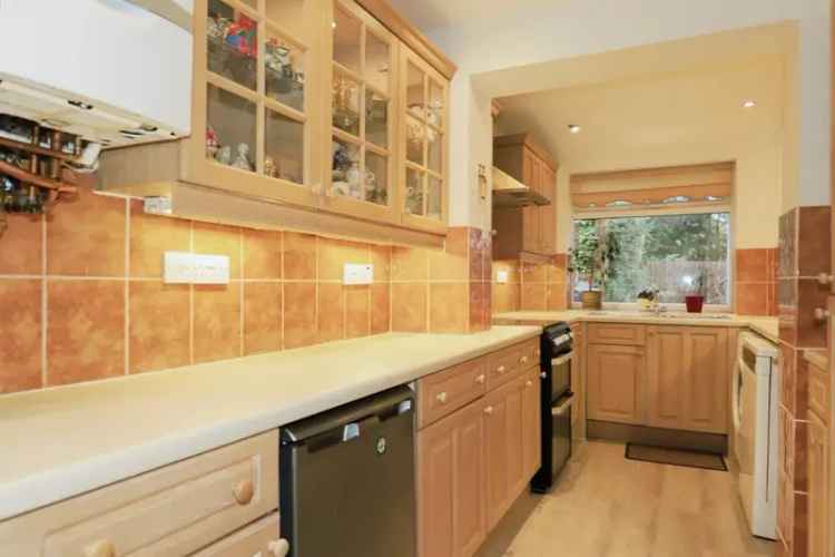 3 Bedroom Family Home with Conservatory and Garage