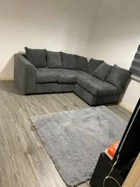 Ground Floor 1-Bed Flat Wheelchair Accessible Near Train Station