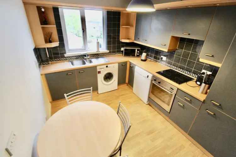 2 Bedroom Furnished City Centre Flat with Parking