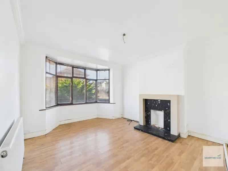 3 Bedroom House Requiring Renovation Near Beeston Town Centre