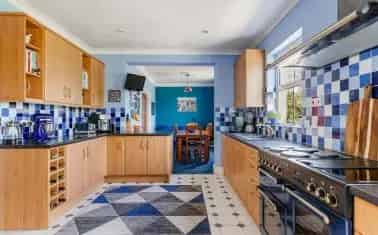 Spacious Period Home with 5 Double Bedrooms and Large Garden