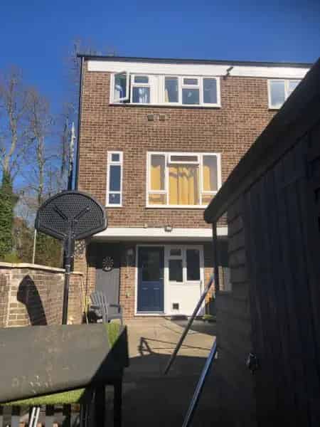 Lovely 3 Storey Townhouse Near Town Centre