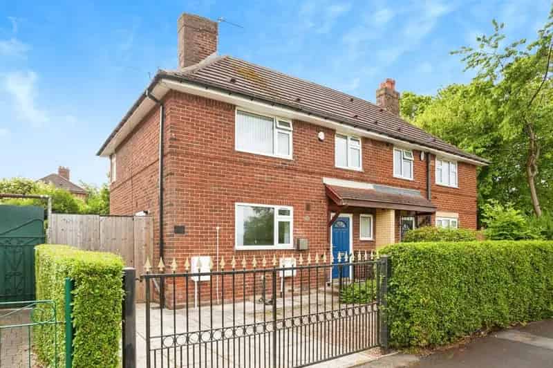 4 Bedroom Semi Detached House for Sale Leeds LS15