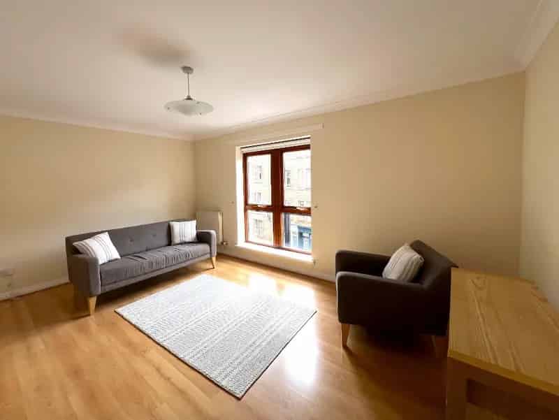 2 Bedroom Flat House to Rent in Edinburgh