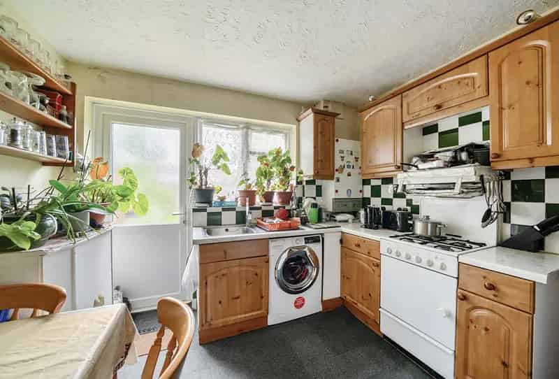 2 Bedroom Maisonette near Kenton Road
