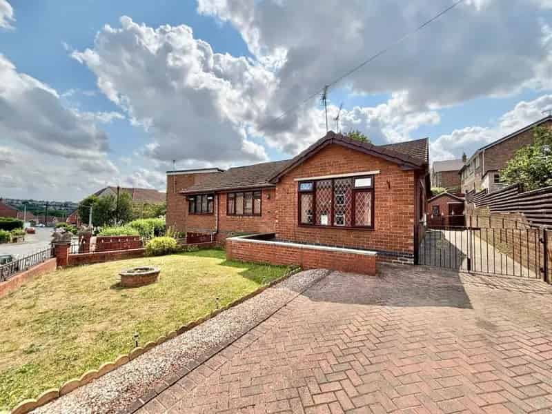 3 Bedroom Detached Bungalow For Sale in Barnsley