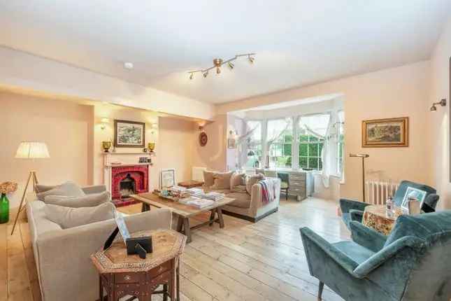 Four Double Bedroom Semi-Detached House in Brondesbury Park