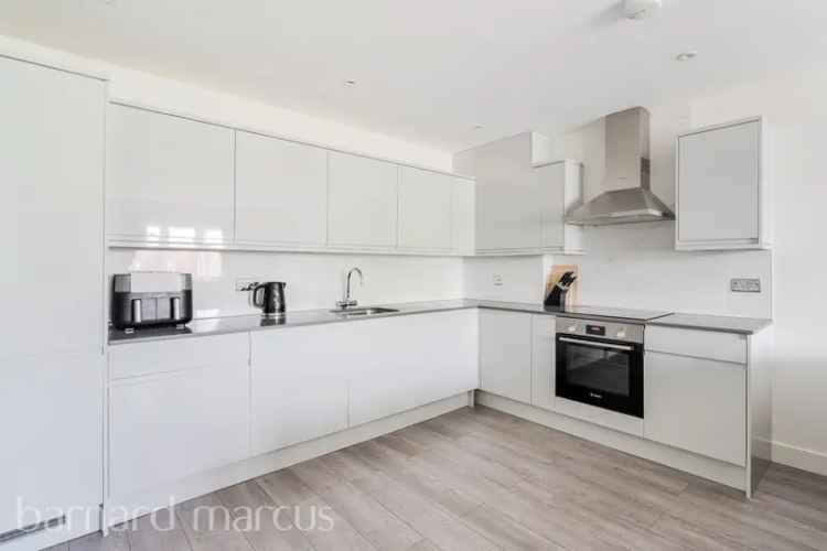 Spacious 2-Bed 1st Floor Apartment with EV Charging and Communal Gardens