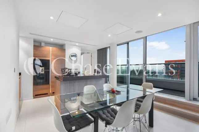 Flat to rent in Baltimore Wharf, North Boulevard, Canary Wharf, London E14