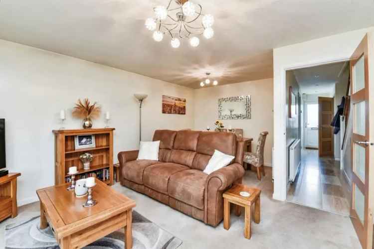 3 Bed Family Home with Modern Kitchen and Large Garden