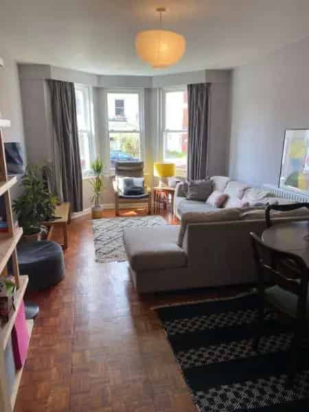2 Bed Flat in Ealing with Garden and Parking
