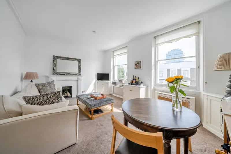 1 Bed Flat with Balcony and Extension Potential