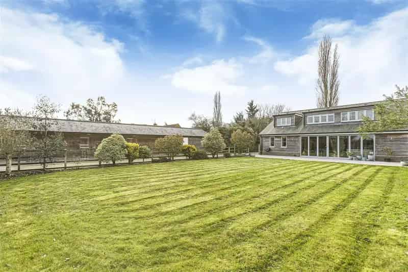 4 Bedroom Barn Conversion Wotton Underwood Aylesbury