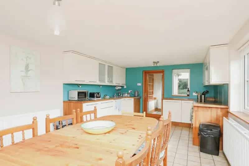 Spacious 4-Bed Semi-Detached Cottage with Extension and Ample Parking