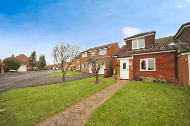 Two Bedroom Semi-Detached House Warden Hills Luton