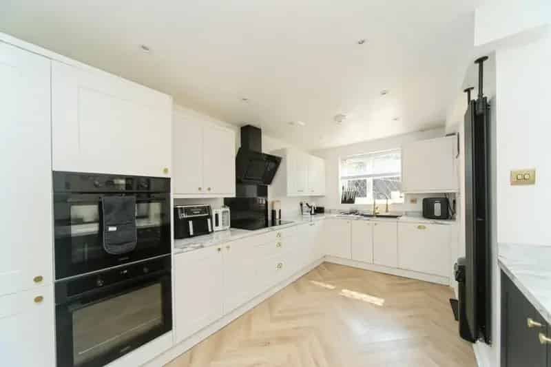 Four Bedroom Detached House Eastbourne