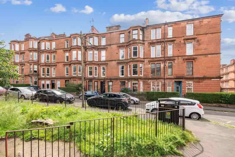 Stylish Two-Bedroom Apartment in Shawlands Glasgow