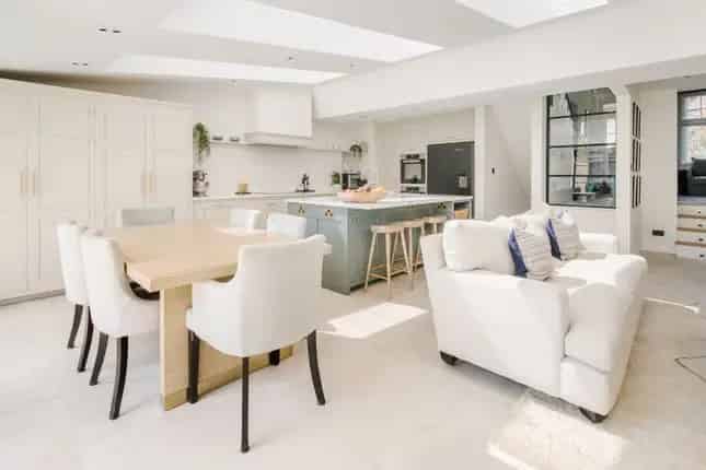 Terraced House for Sale in London N10