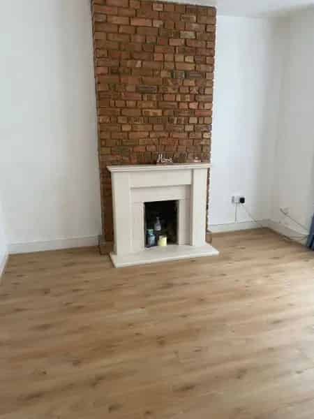 2 Bedroom Victorian House Great Sized Rooms Near Downhills Park
