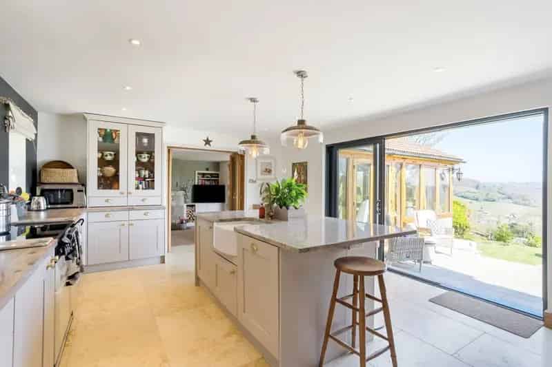 5 Bedroom Semi Detached House For Sale