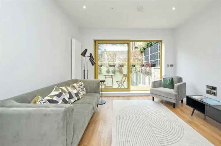 2 bedroom flat/apartment in London