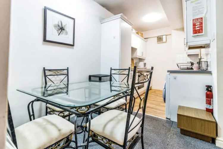 2 Bedroom Flat for Sale Manchester City Centre Near St Peter's Square