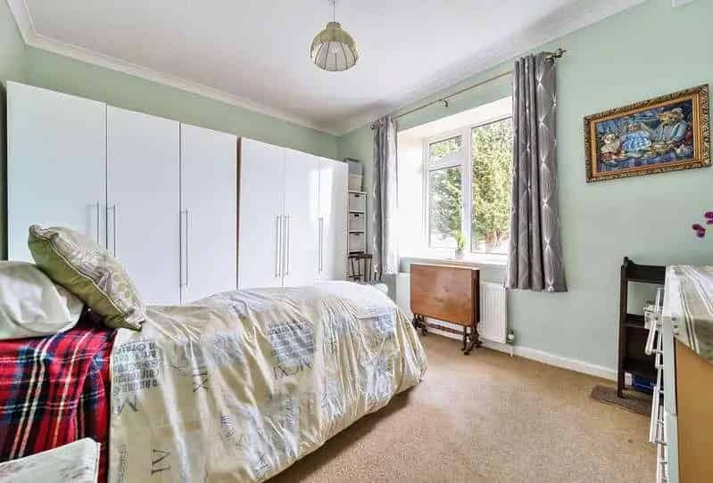 4 Bed House for Sale With Parking and Garden