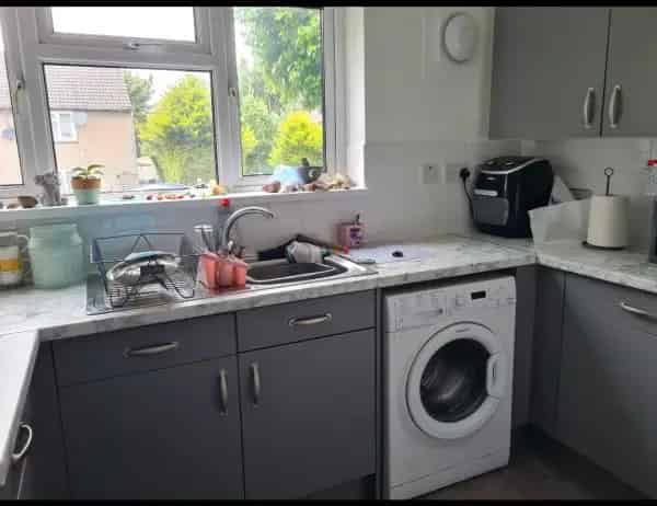 Lovely 2 Bed Flat Downend Own Garden New Kitchen