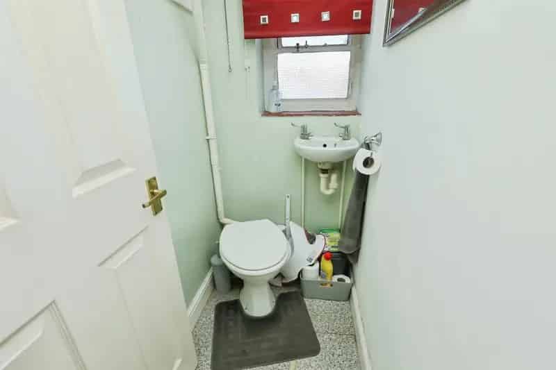 Four Bedroom Detached House with Annex 70ft Garden