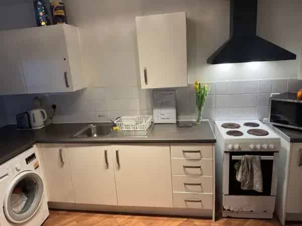 2 Bedroom Ground Floor Flat with Parking
