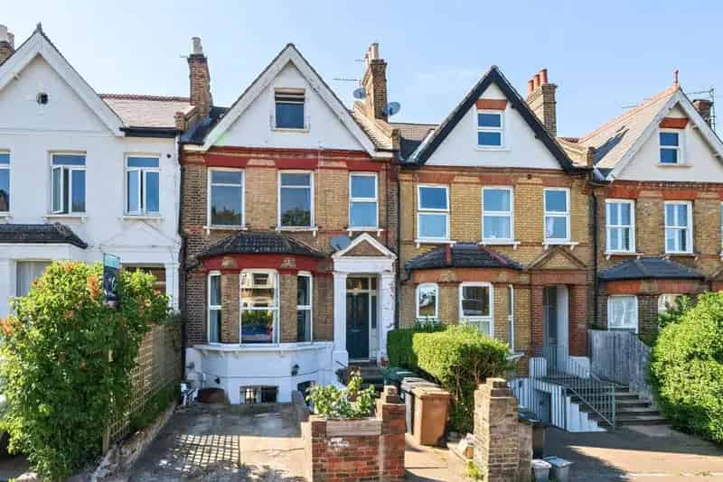 2 Double Bedroom Period Apartment with Private Garden