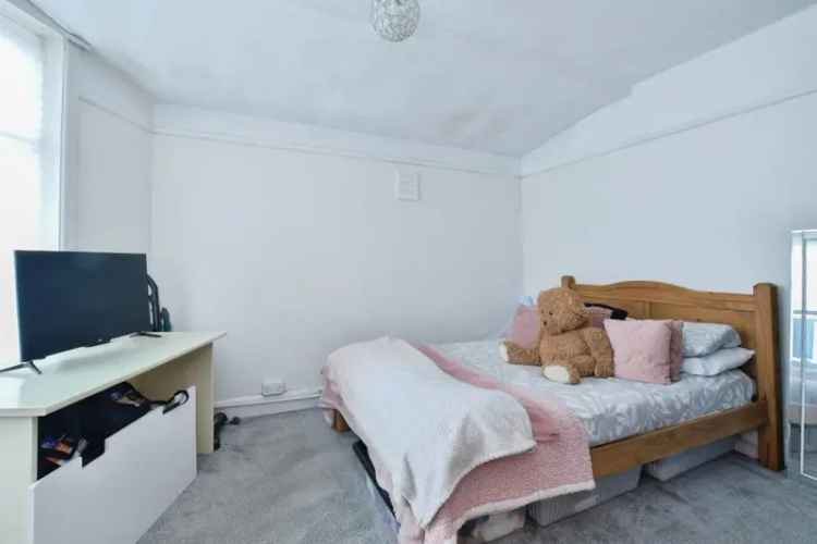5 Bedroom Family Home Coombe Avenue