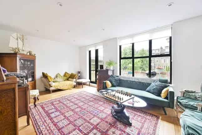 Four Bedroom Mews House Kensington W14