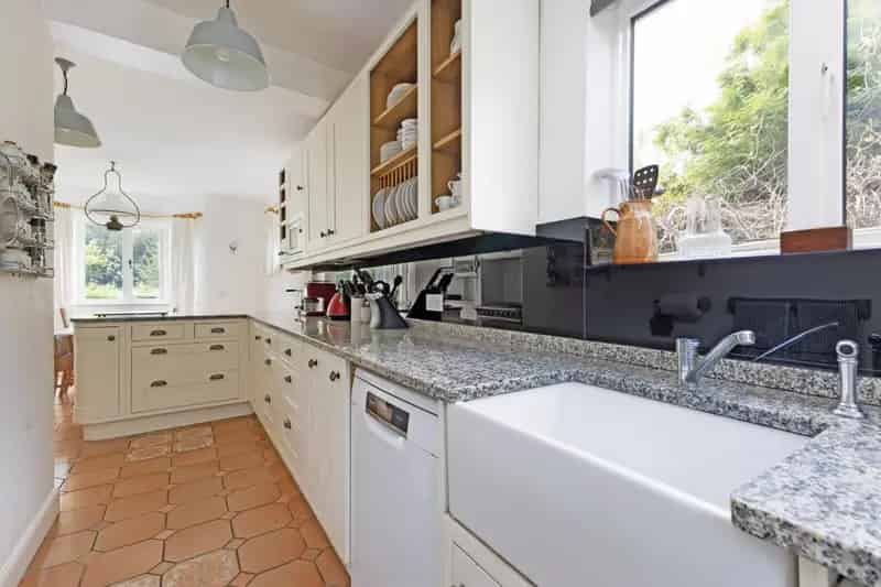 4 Bedroom Detached House for Sale Near Sanderstead Station