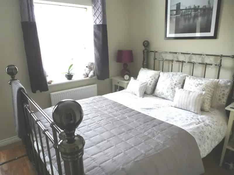 Two Bedroom Terrace House Broughton - Convenient Location Near Kingston